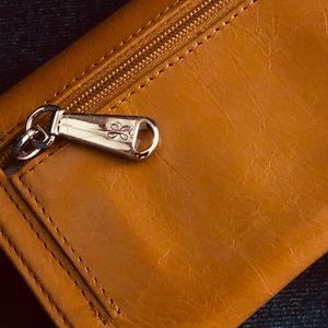 Hobo Jill Trifold wallet !!! Gorgeous for FALL🍁